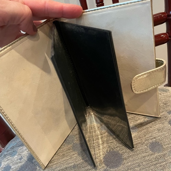 Graphic Image gold photo brag book. Has 20 fillable pages for 4 x 6 photos - Picture 4 of 4